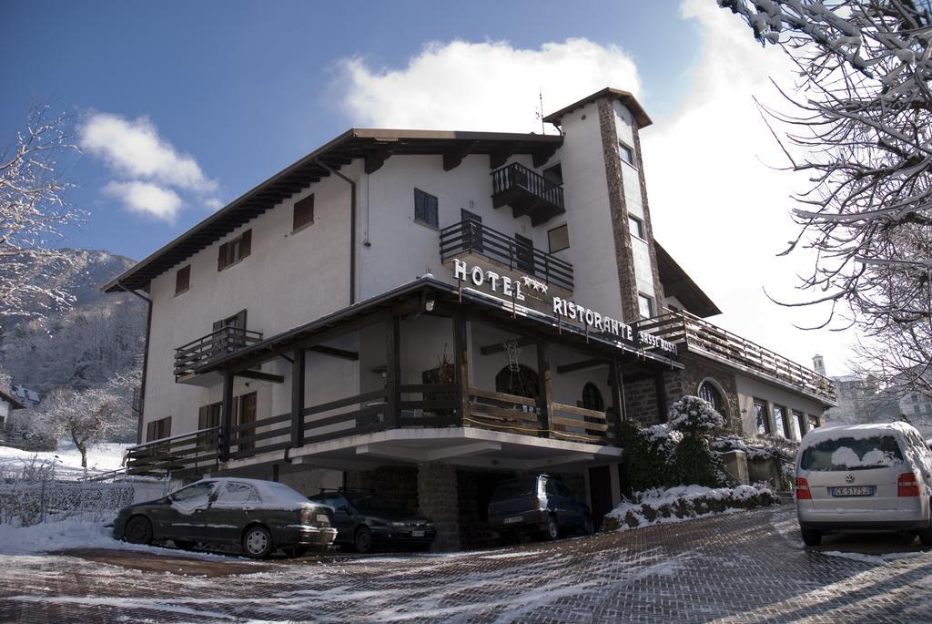 Hotel Ristorante Sassi Rossi Taceno Exterior foto