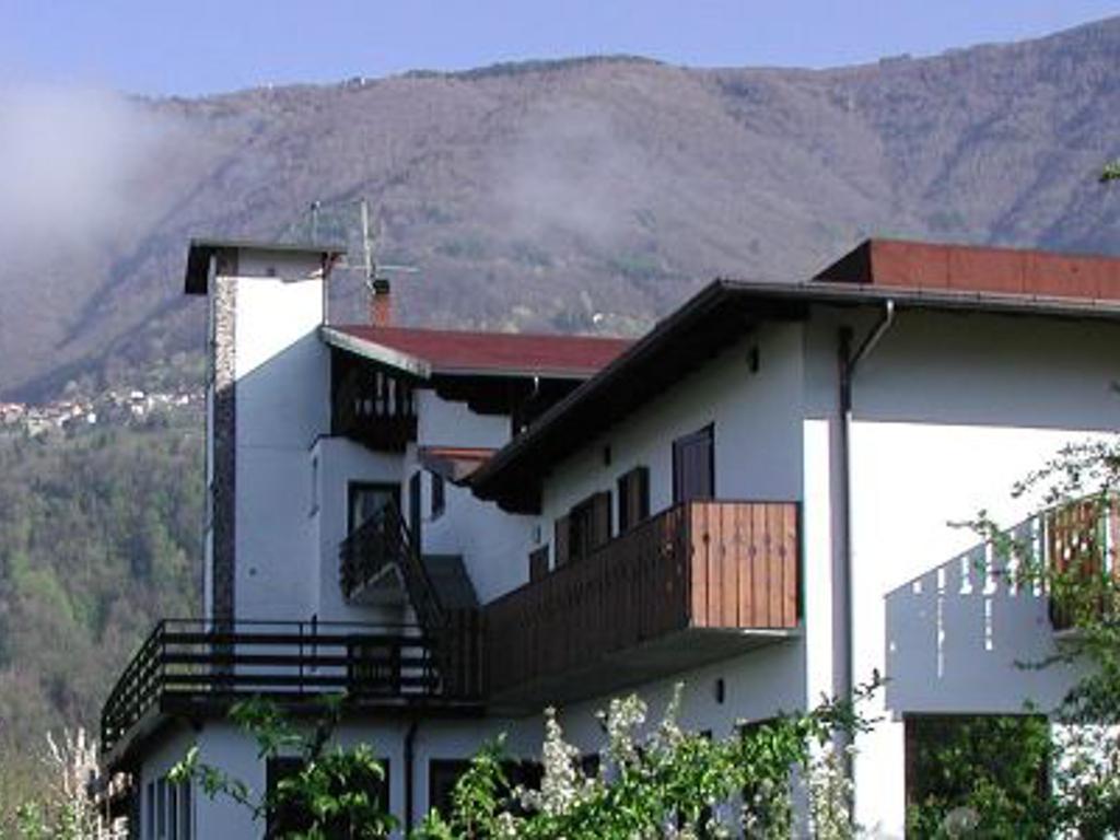 Hotel Ristorante Sassi Rossi Taceno Exterior foto