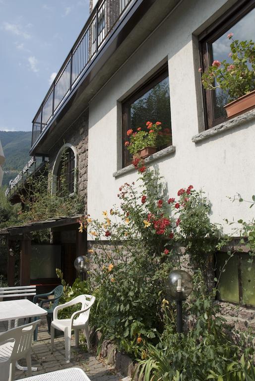 Hotel Ristorante Sassi Rossi Taceno Exterior foto
