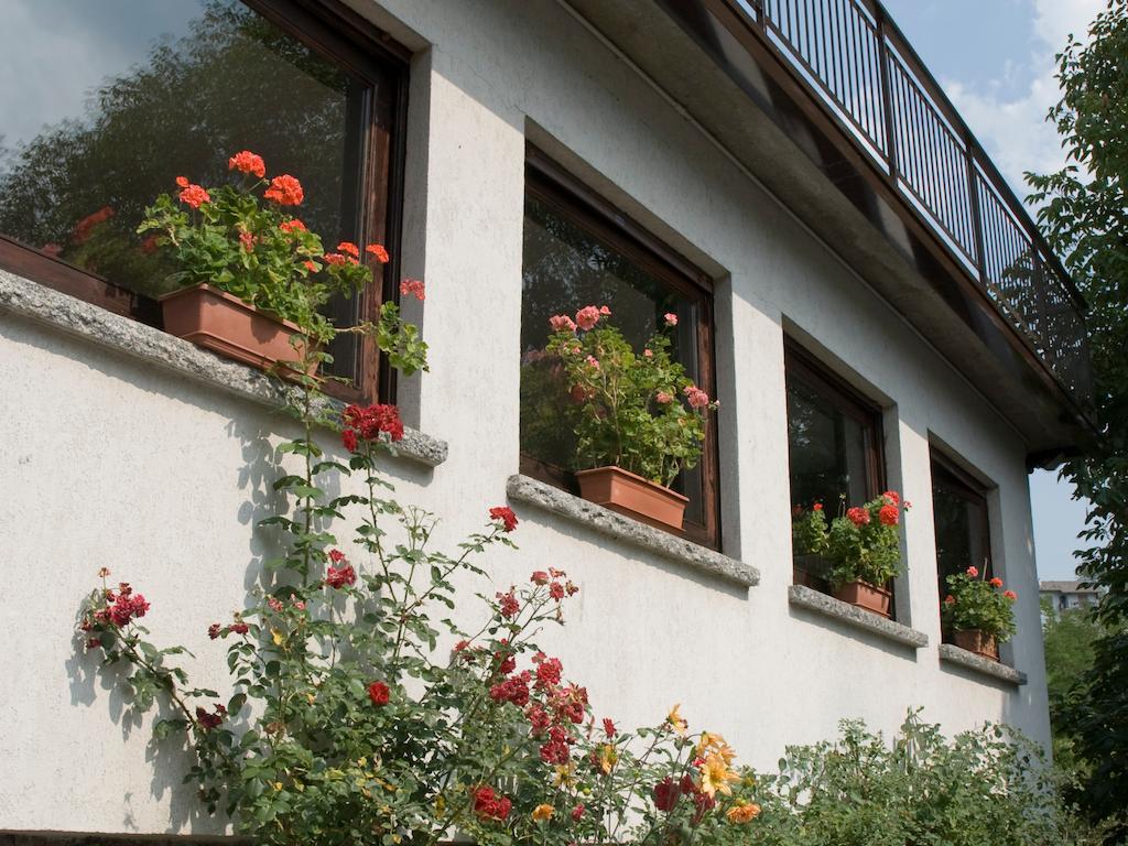 Hotel Ristorante Sassi Rossi Taceno Exterior foto