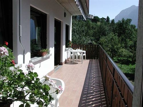 Hotel Ristorante Sassi Rossi Taceno Exterior foto